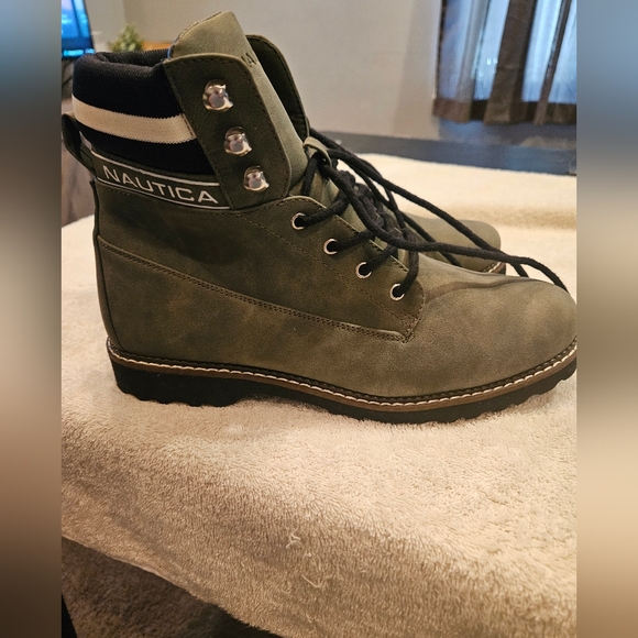 NAUTICA HIKING BOOTS - Picture 1 of 5